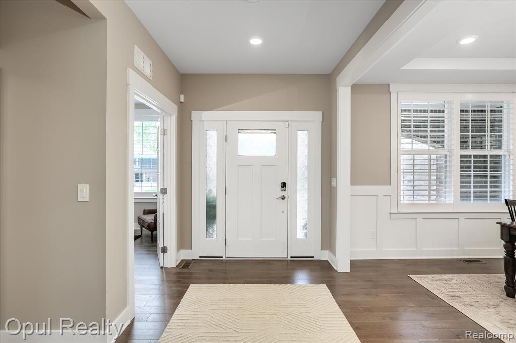 7484 HARDWOOD Circle, Canton, MI 48187 — Photo 3