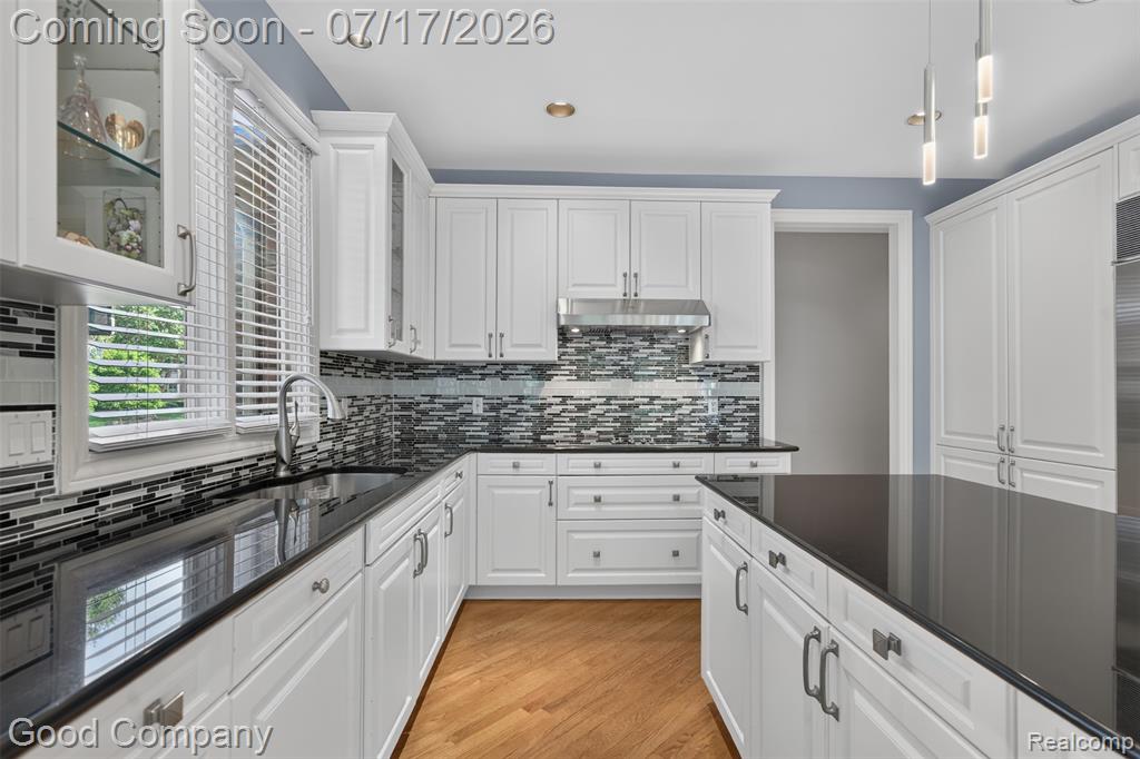 6698 Carlyle Court, West Bloomfield, MI — Photo 24