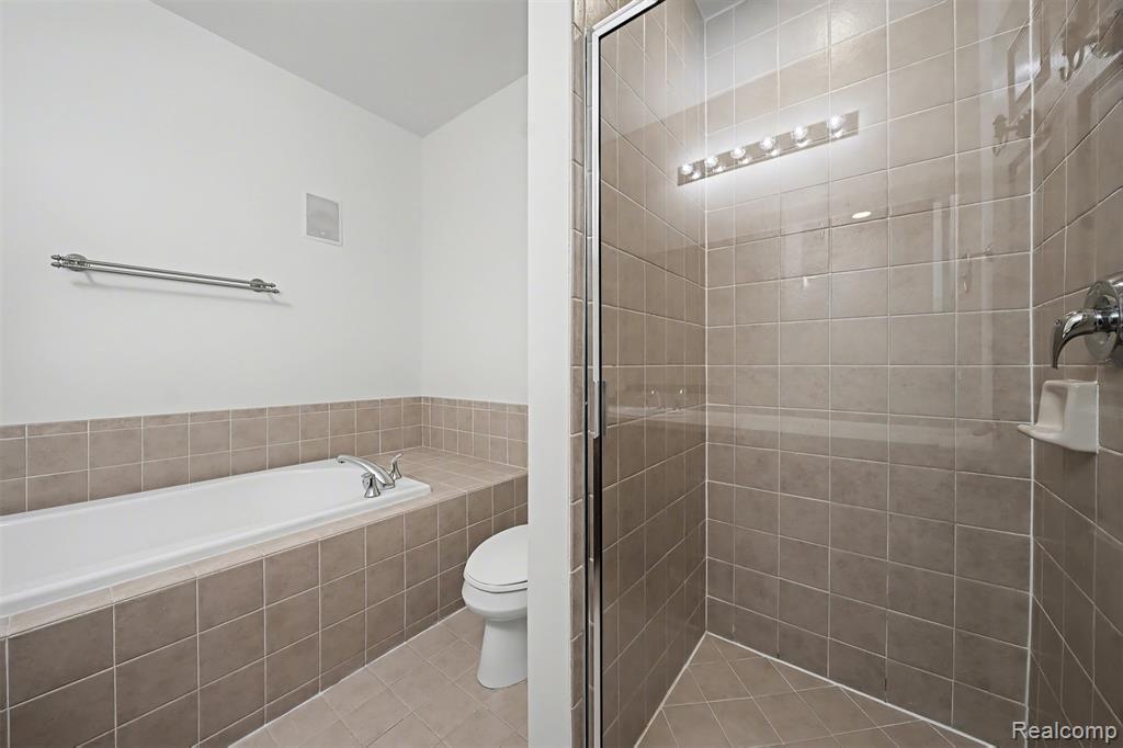 638 W Bluff Court, 31, Rochester Hills, MI 48307 — Photo 18