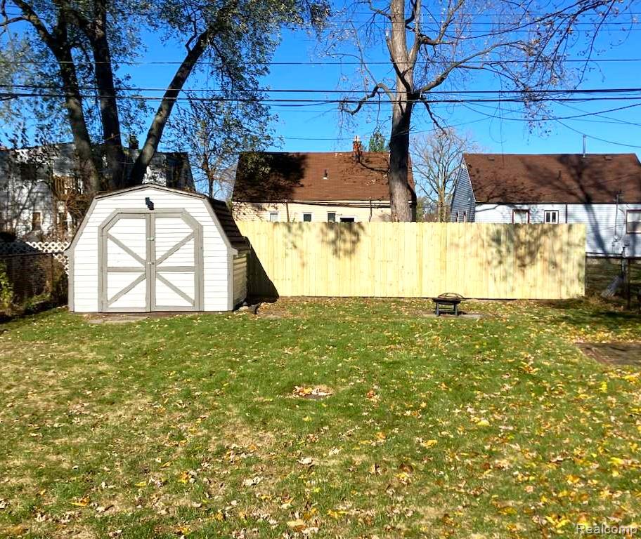 861 E DALLAS Avenue, Madison Heights, MI 48071 — Photo 7