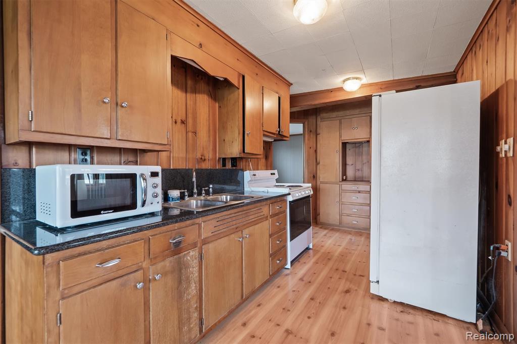 3332 Horrell Court, Fenton, MI 48430 — Photo 11