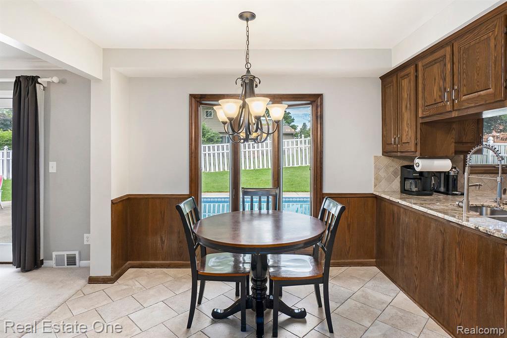994 HAMPSTEAD Lane, Rochester Hills, MI 48309 — Photo 8