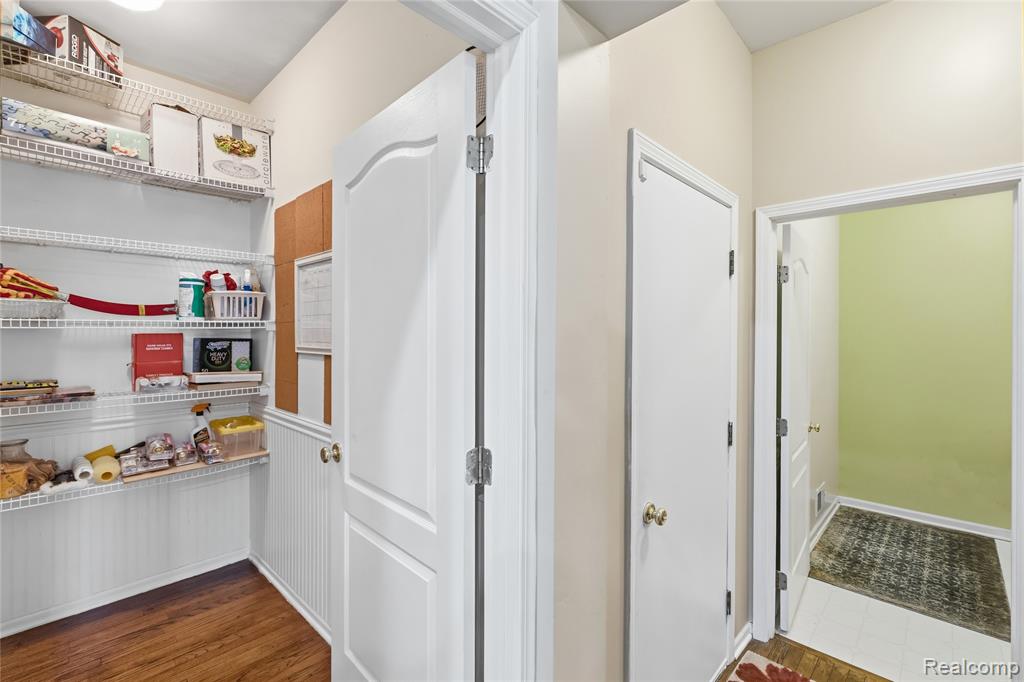 4337 Meadowbrook Court, Grand Blanc, MI 48439 — Photo 16
