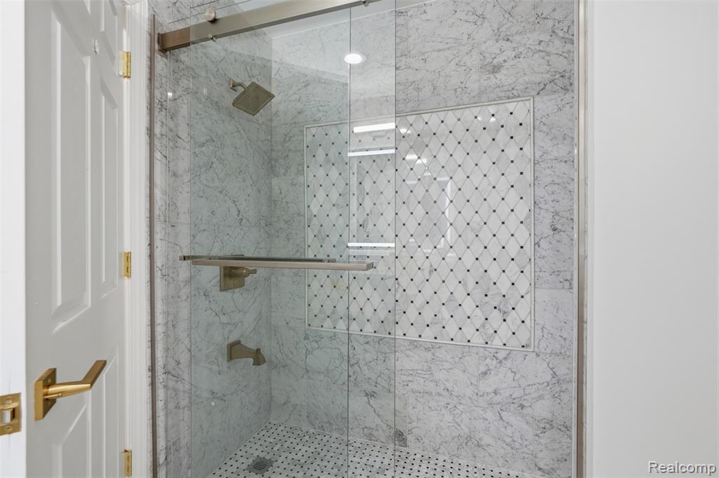 4212 April Lane, Sterling Heights, MI 48310 — Photo 35