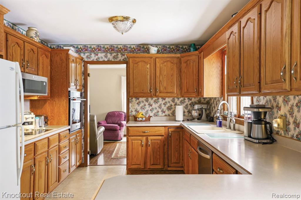 4 MARY LANE COURT, Frankenmuth, MI 48734 — Photo 17