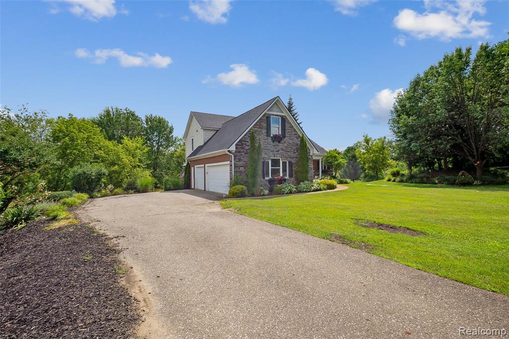 945 Gray Fox Court, Howell, MI 48843 — Photo 2