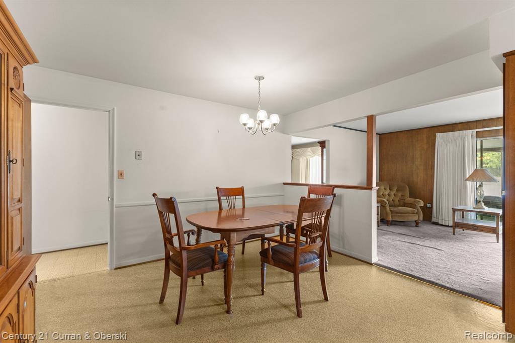 716 N CHARLESWORTH Street, Dearborn Heights, MI 48127 — Photo 15