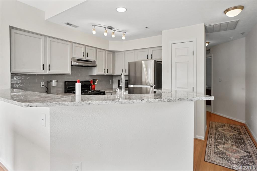 1637 Coburn Drive, Ann Arbor, MI 48108 — Photo 8