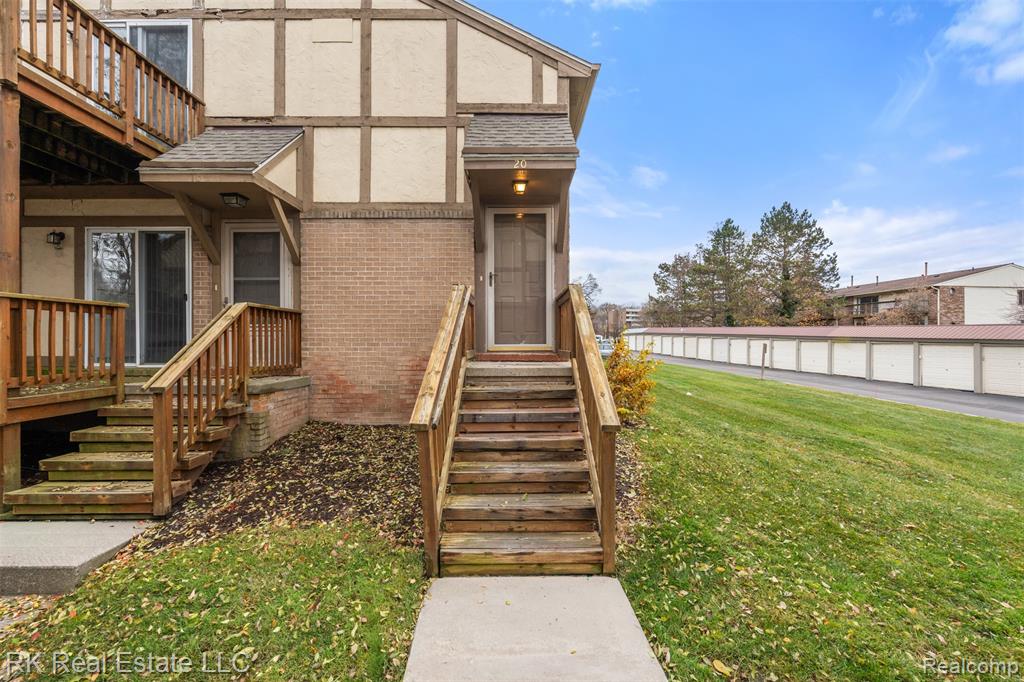 44900 Bayview Drive Unit #20, Novi, MI 48377 — Photo 2