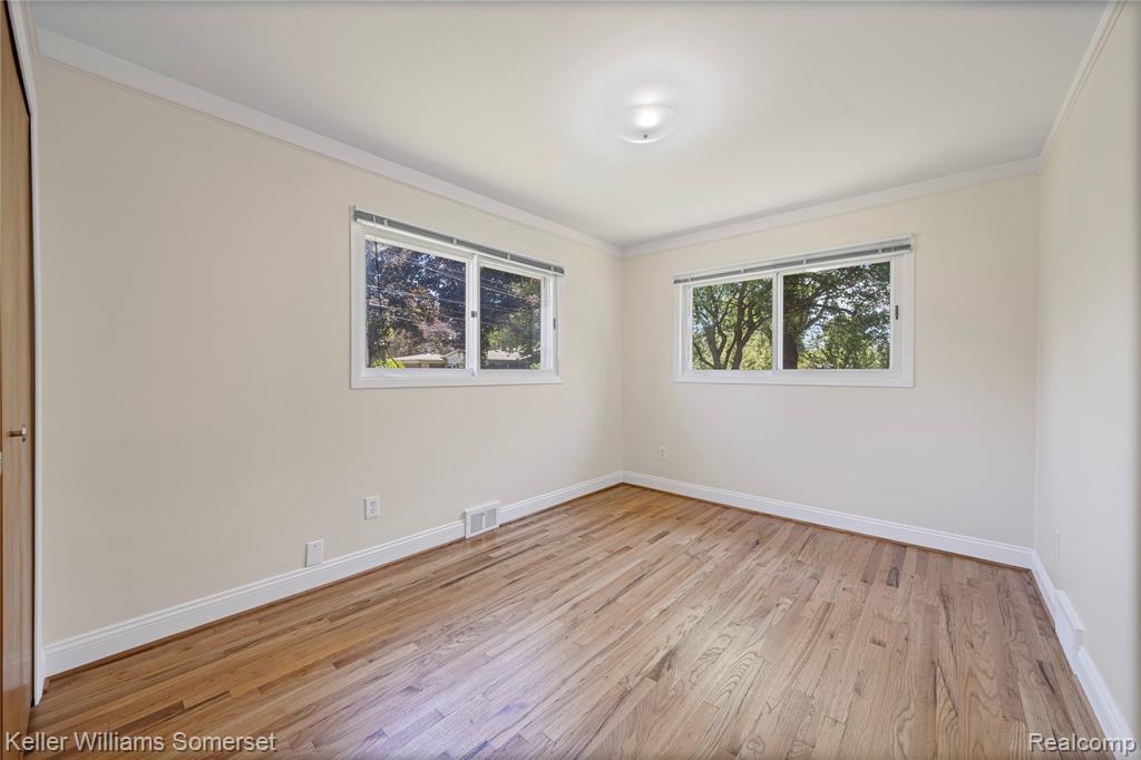 5292 ABINGTON Drive, Troy, MI 48085 — Photo 18