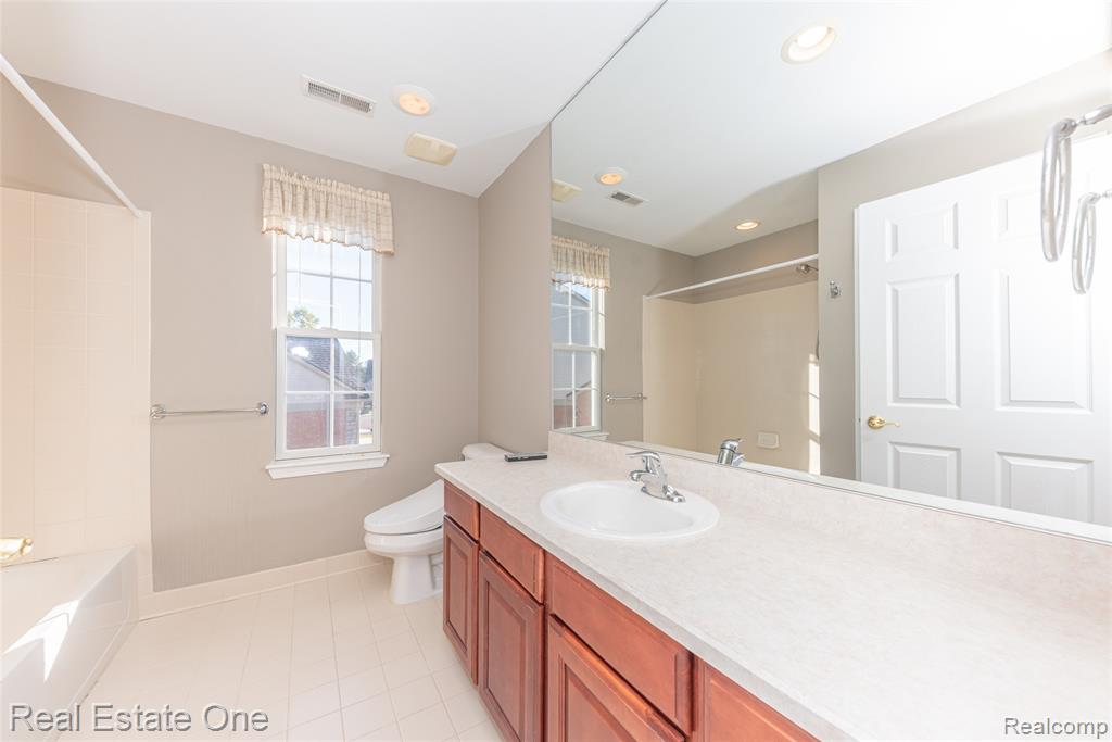 26610 Valhalla Drive, Farmington Hills, MI 48331 — Photo 50