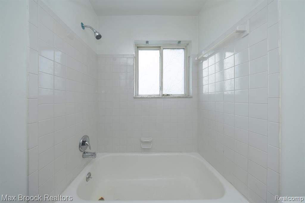 10020 ALLEN POINTE Drive N, 10020, Allen Park, MI 48101 — Photo 20