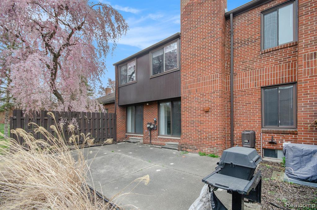 3045 Lindenwood Drive, Dearborn, MI 48120 — Photo 22