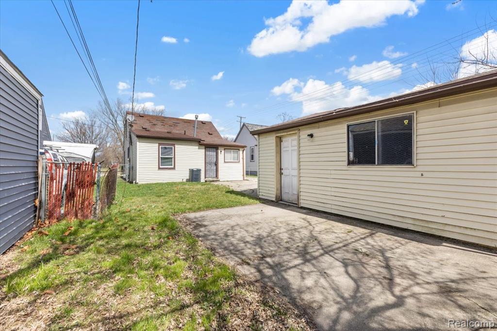 6808 Fisher Avenue, Warren, MI 48091 — Photo 5