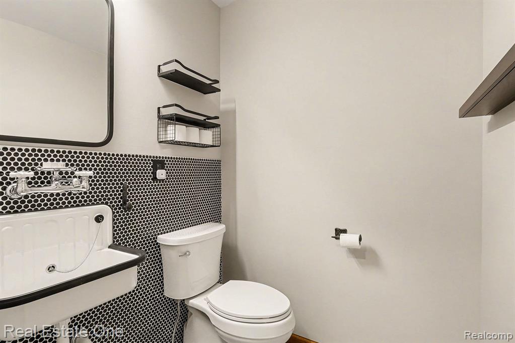 6226 Pinewood Drive, Clarkston, MI — Photo 14