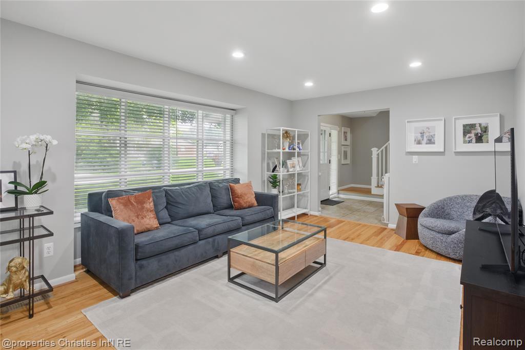 6821 Tamerlane Drive, West Bloomfield, MI — Photo 3