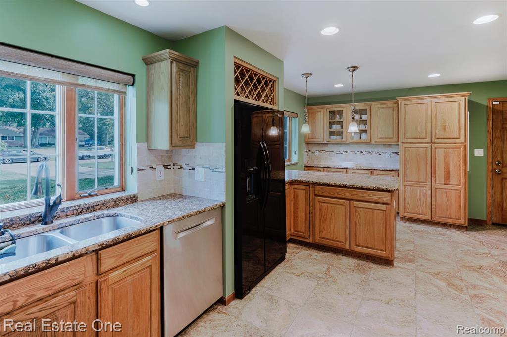 454 Lesdale Drive, Troy, MI 48085 — Photo 5