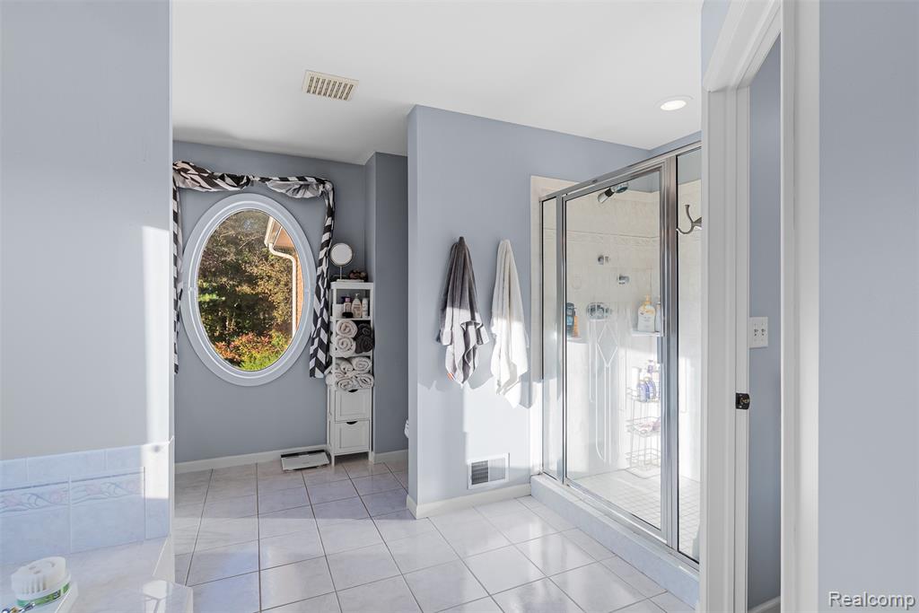 8460 Maurice Lane, Flushing, MI 48433 — Photo 24