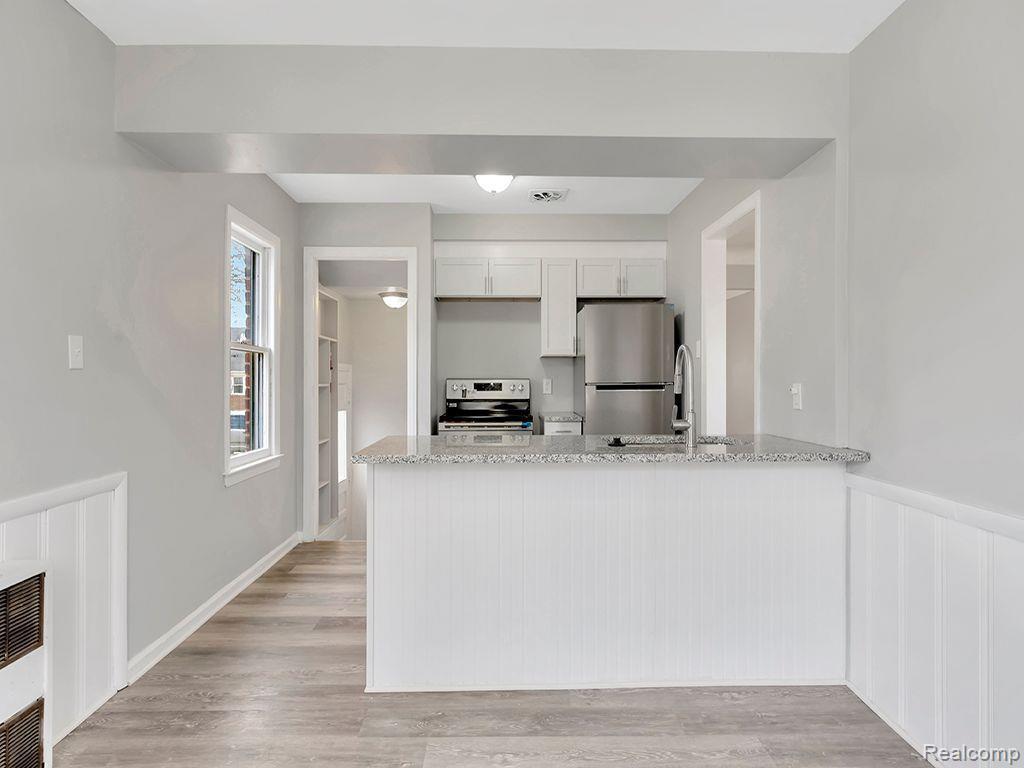8651 HAZELTON Street, Dearborn Heights, MI 48127 — Photo 10