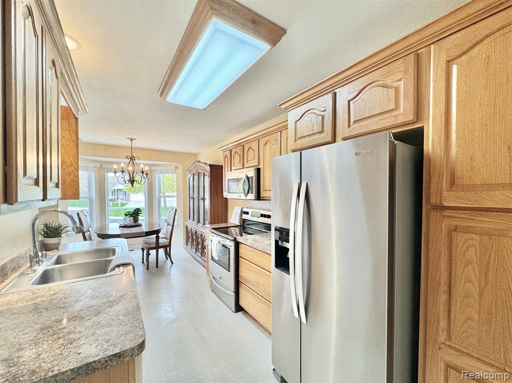 6349 Kings Court, Flushing, MI 48433 — Photo 8