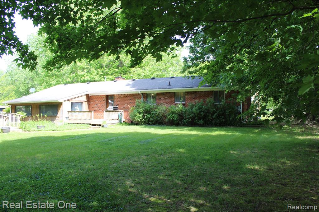 1425 N Alstott Drive, Howell, MI 48843 — Photo 22