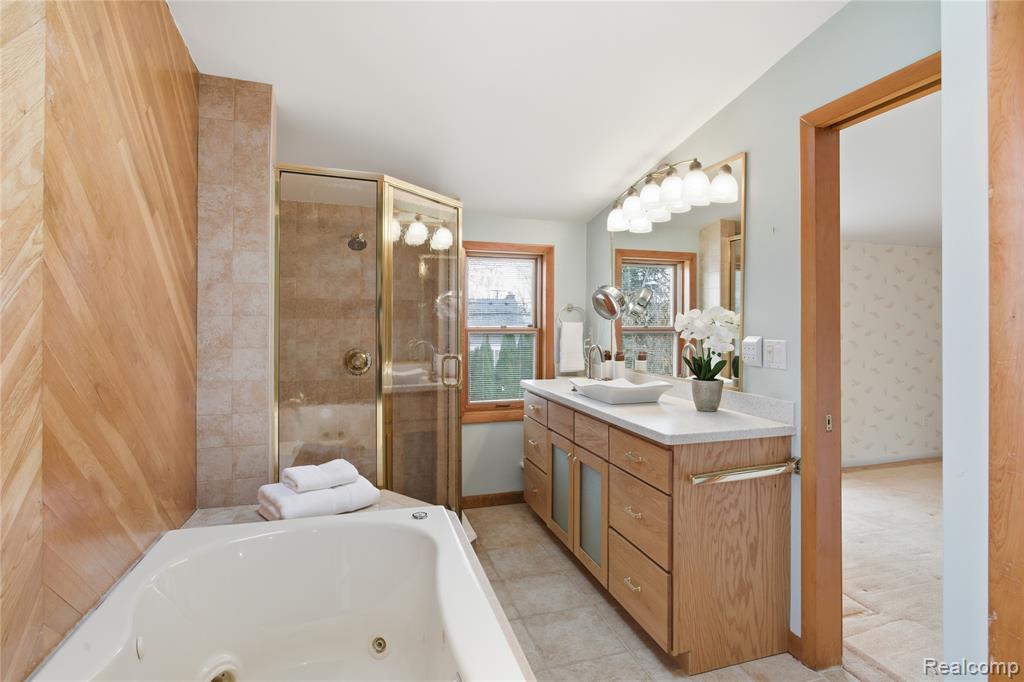 10404 Hart Avenue, Huntington Woods, MI — Photo 32