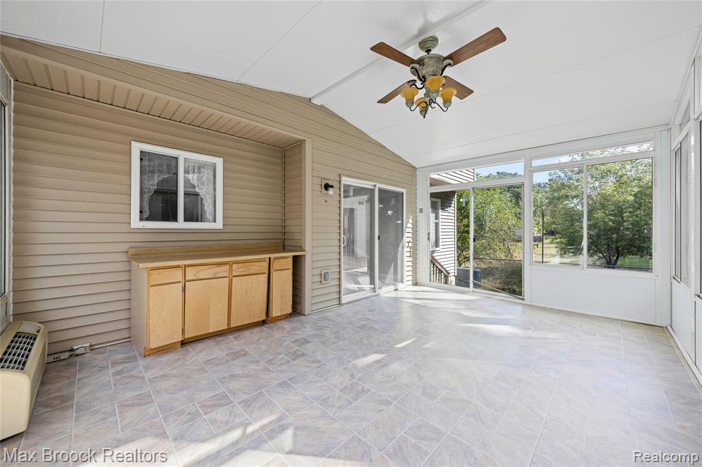 71 DONNA Court, Waterford, MI 48327 — Photo 26