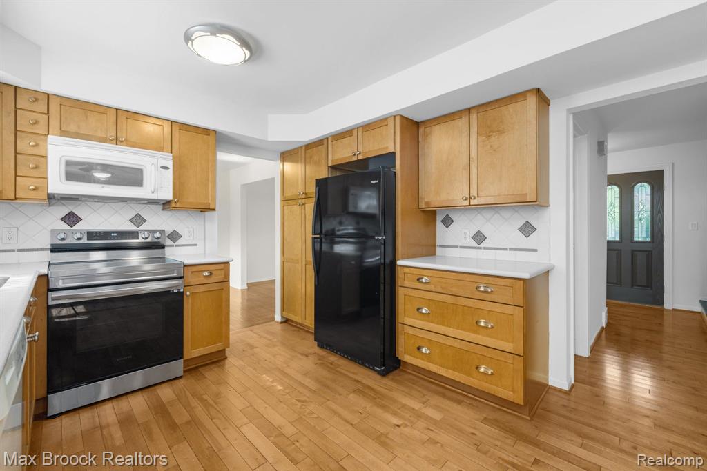 5718 Marble Drive, Troy, MI 48085 — Photo 11