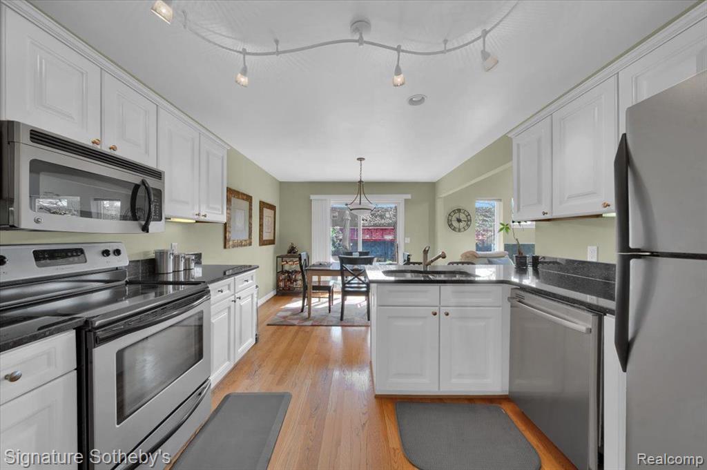 922 SYMES Avenue, Royal Oak, MI 48067 — Photo 9