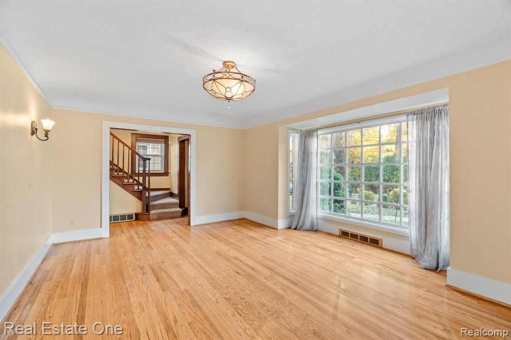 819 S HIGHLAND Street, Dearborn, MI 48124 — Photo 9