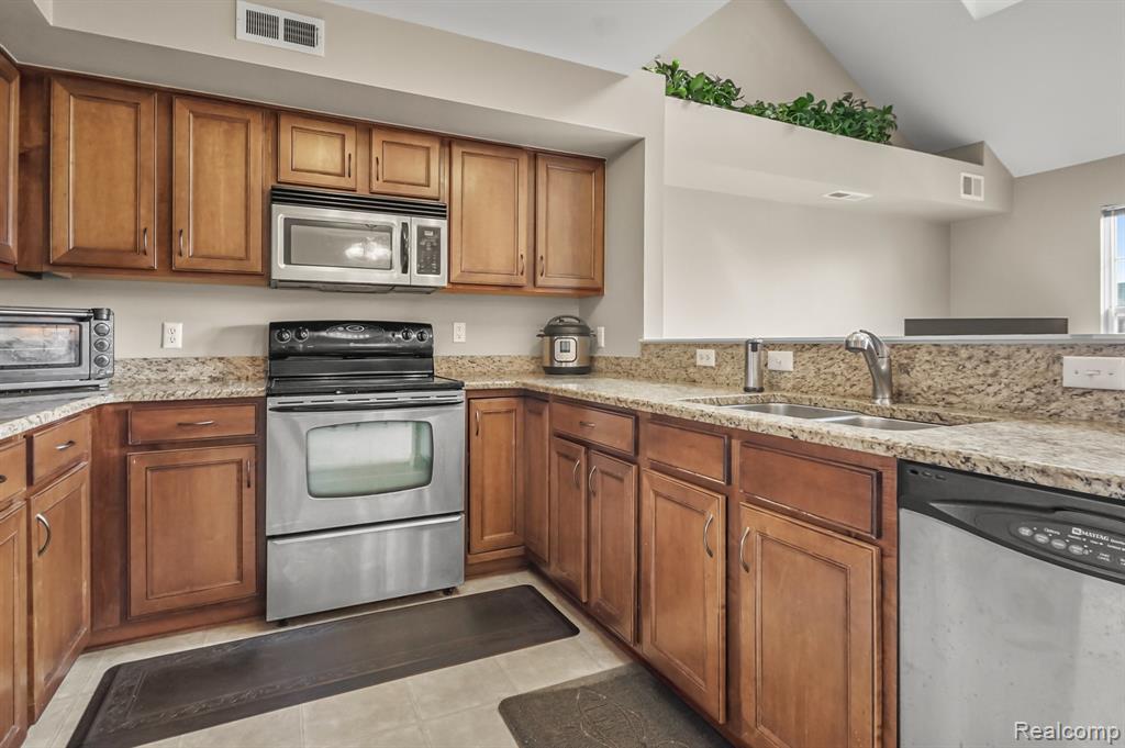 1081 Foxboro, 27, Troy, MI 48083 — Photo 6