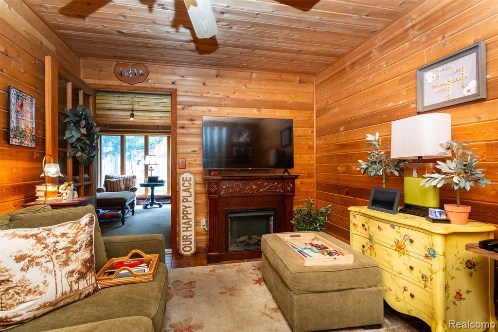 5327 Fern Drive, Fenton, MI 48430 — Photo 20