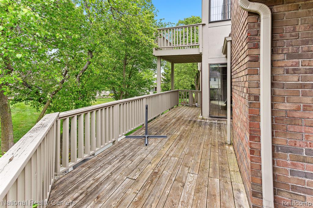7207 Creeks Bend Drive, West Bloomfield, MI — Photo 47