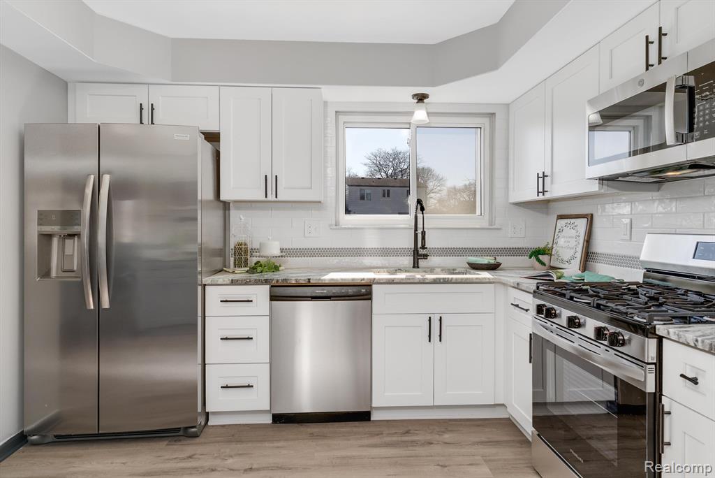 40621 RINALDI Drive, Sterling Heights, MI 48313 — Photo 16