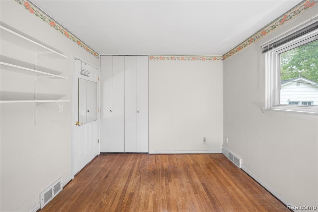 26916 Rouge River Drive, Dearborn Heights, MI 48127 — Photo 18