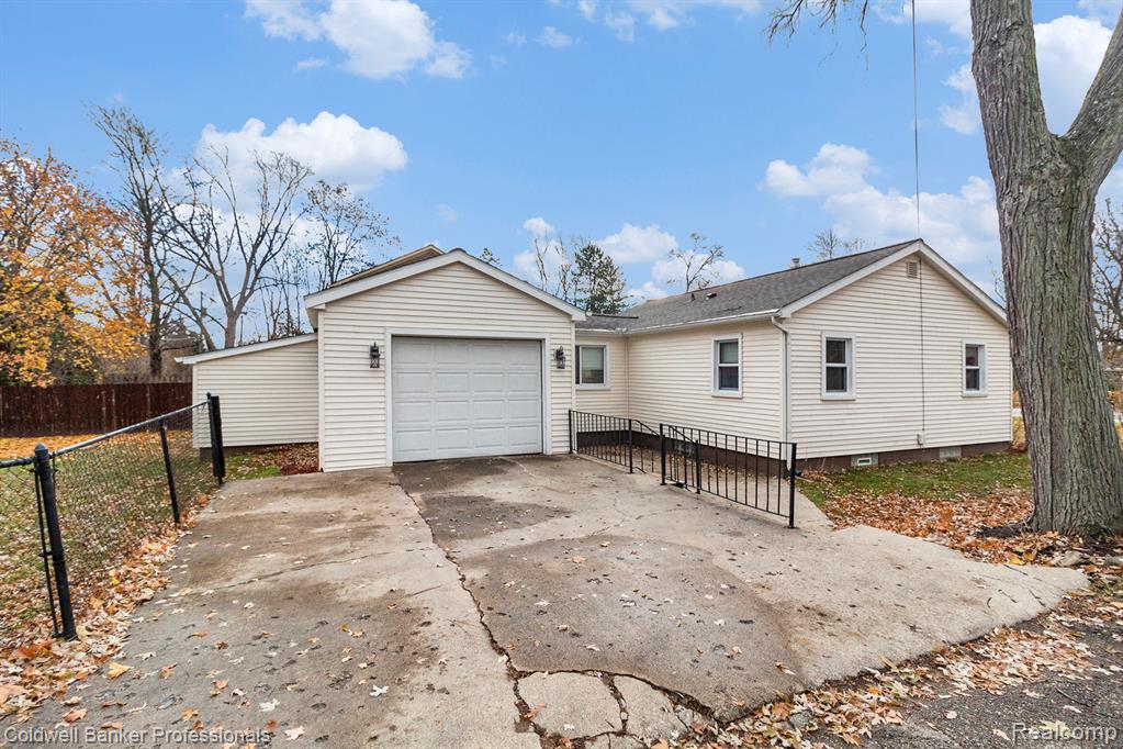 5010 Cass Elizabeth Road, Waterford, MI 48327 — Photo 22