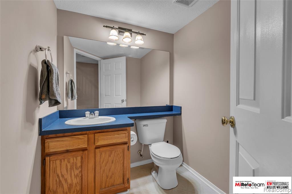 4516 Willow View Court, Howell, MI 48843 — Photo 13