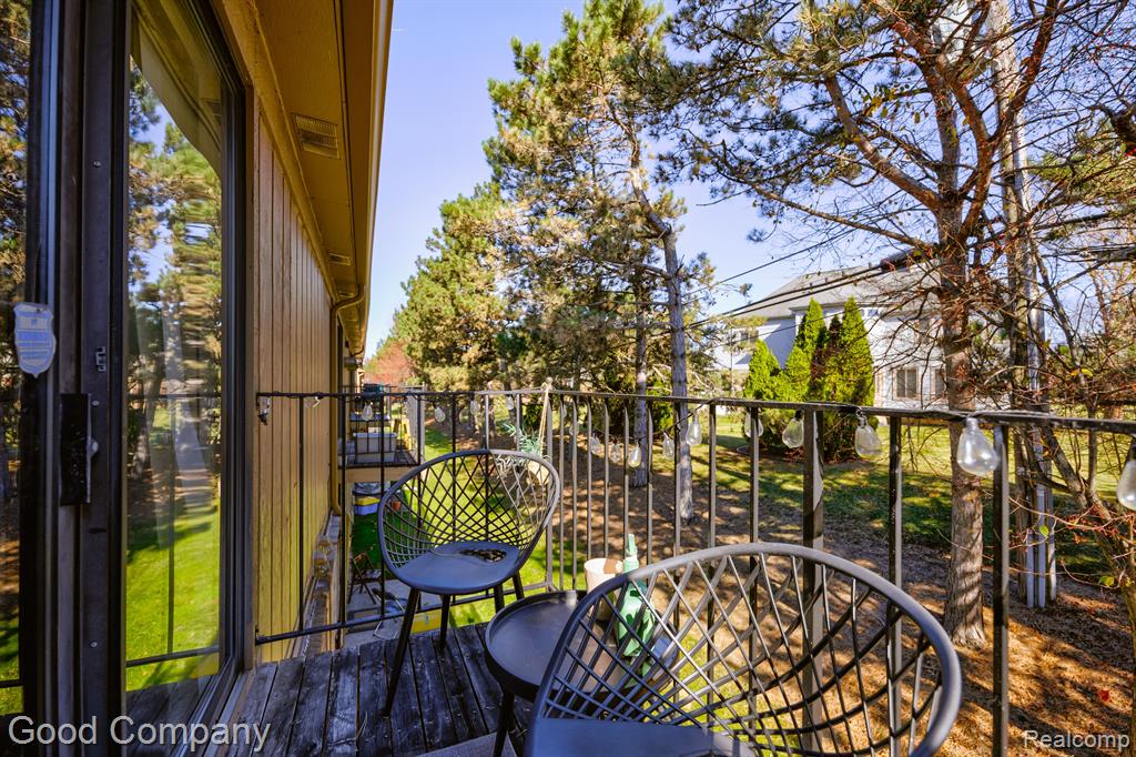 27260 EVERGREEN Road, Lathrup Village, MI 48076 — Photo 11