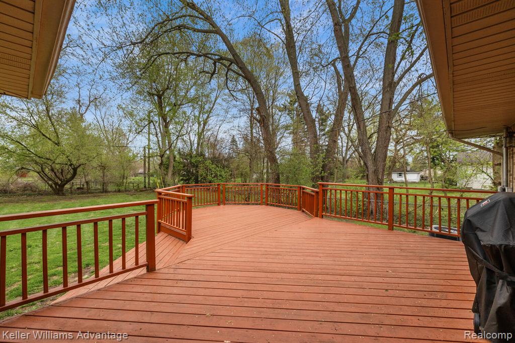 24806 Power Road, Farmington, MI 48336 — Photo 42