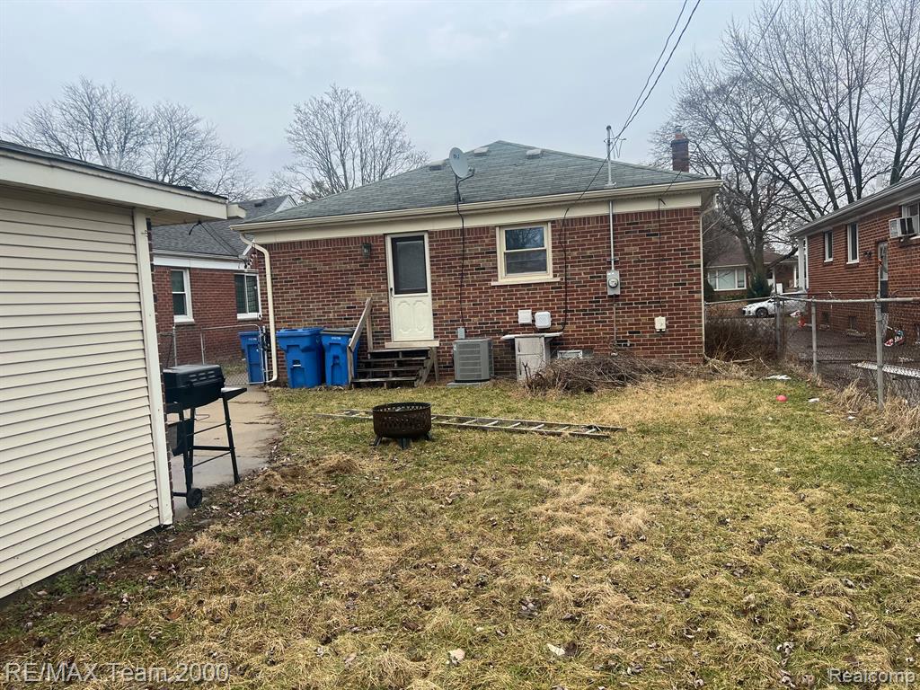6919 COLONIAL Street, Dearborn Heights, MI 48127 — Photo 3
