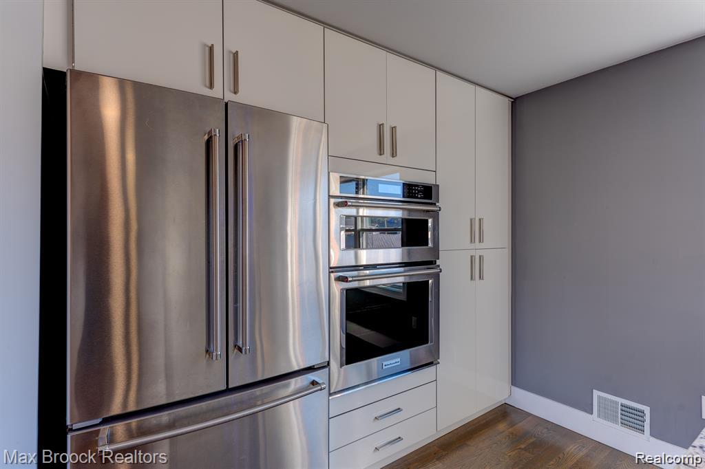 638 W 11 Mile Road, Royal Oak, MI 48067 — Photo 10