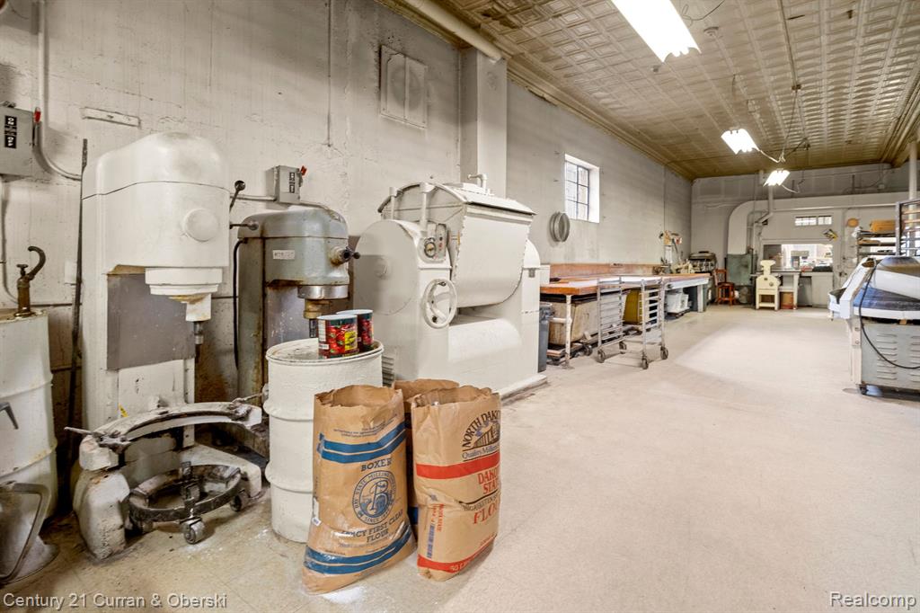 736 E STATE FAIR RD, Highland Park, MI 48203 — Photo 13