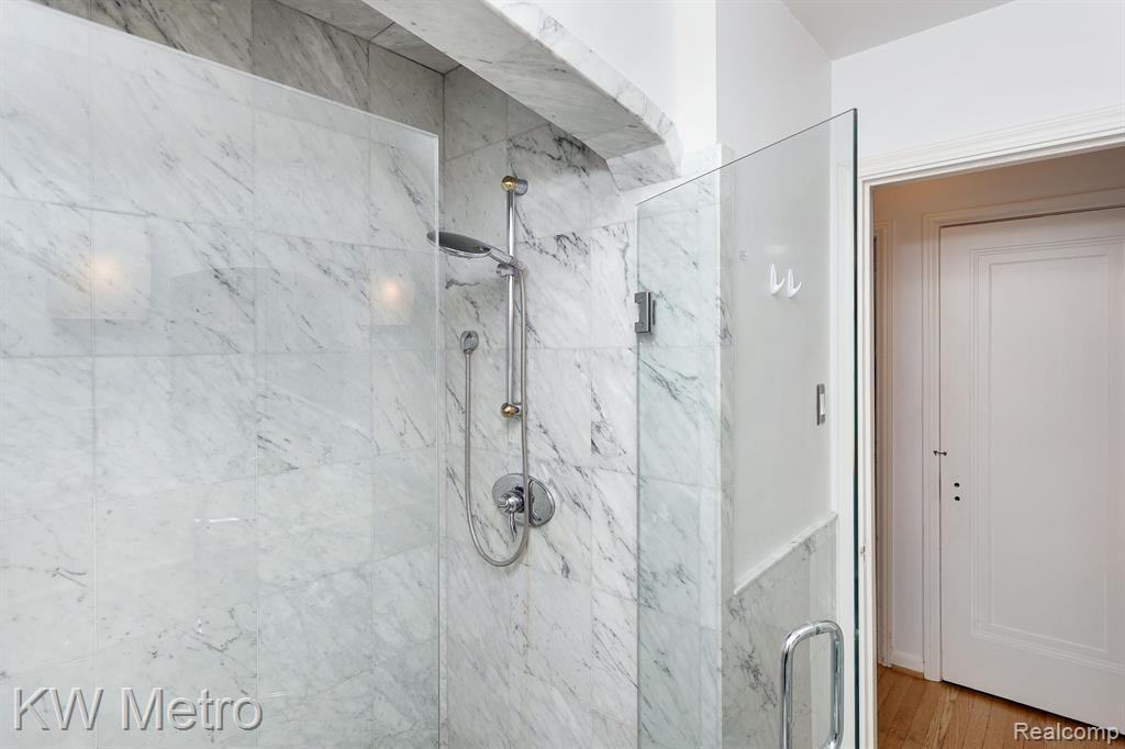 706 N REMBRANDT Avenue, Royal Oak, MI 48067 — Photo 21