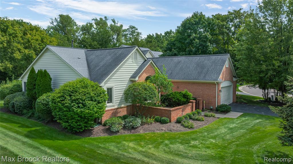 5015 Lake Vista Drive, West Bloomfield, MI 48323 — Photo 54