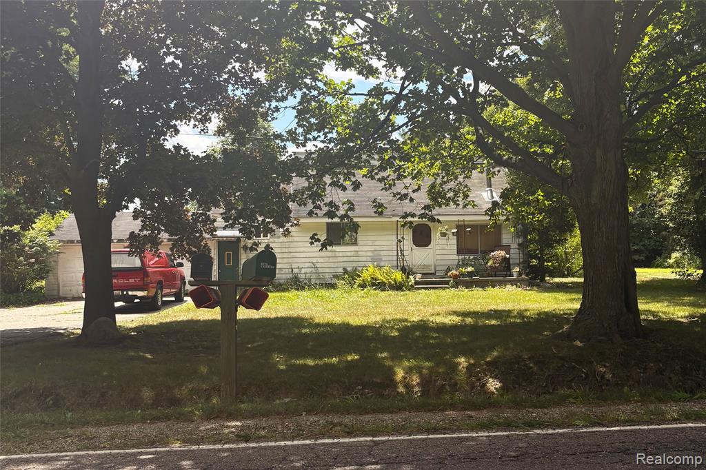 6220 E Carpenter Road, Flint, MI 48506