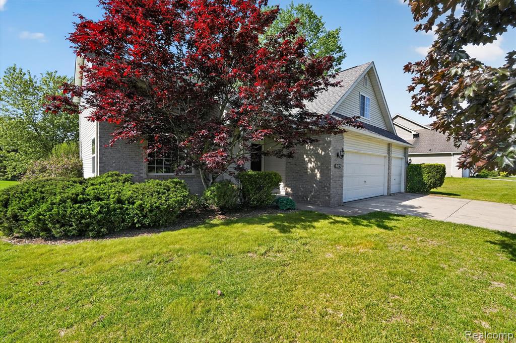 5195 Wyndham Place, Fenton, MI 48430 — front exterior