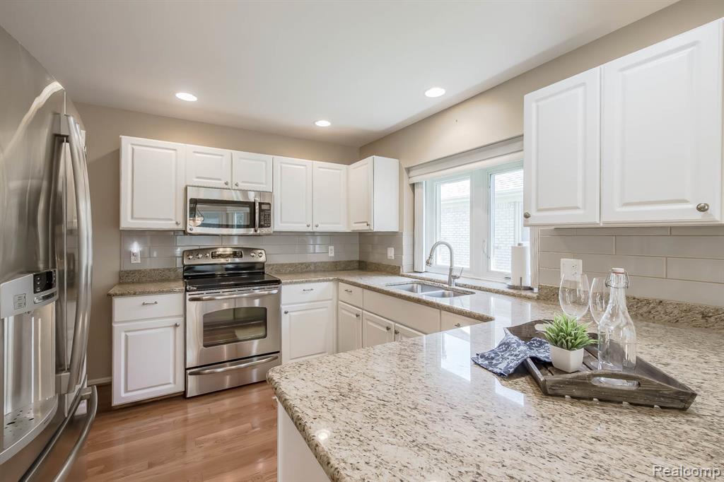 43221 Pointe Drive, 57, Clinton Twp, MI 48038 — Photo 10