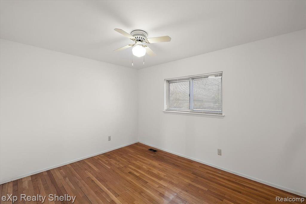39622 UNIVERSITY Drive, Sterling Heights, MI 48310 — Photo 21