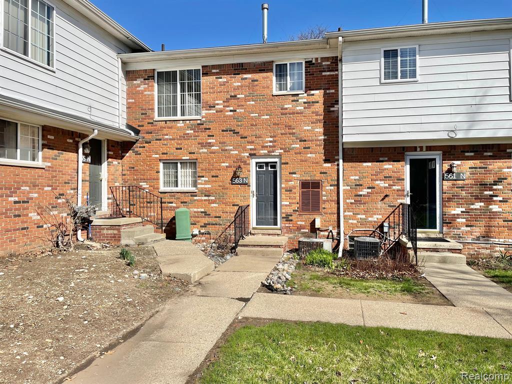 563 FOX HILLS Drive N, Bloomfield Hills, MI 48304 — Photo 23