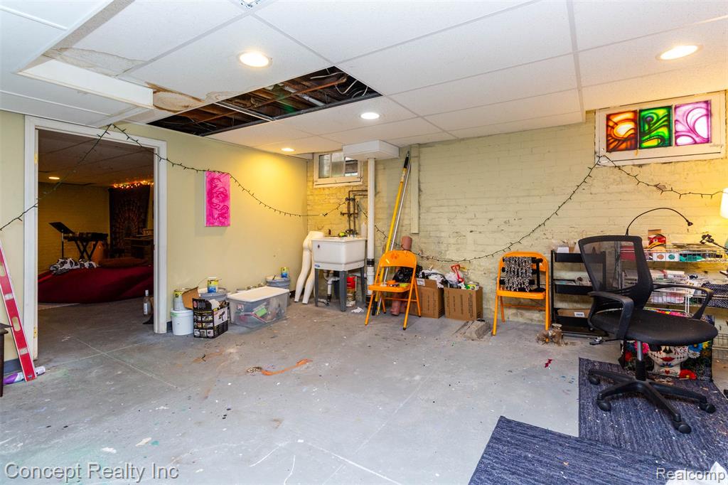 440 E FERRY Street, Detroit, MI 48202 — Photo 36